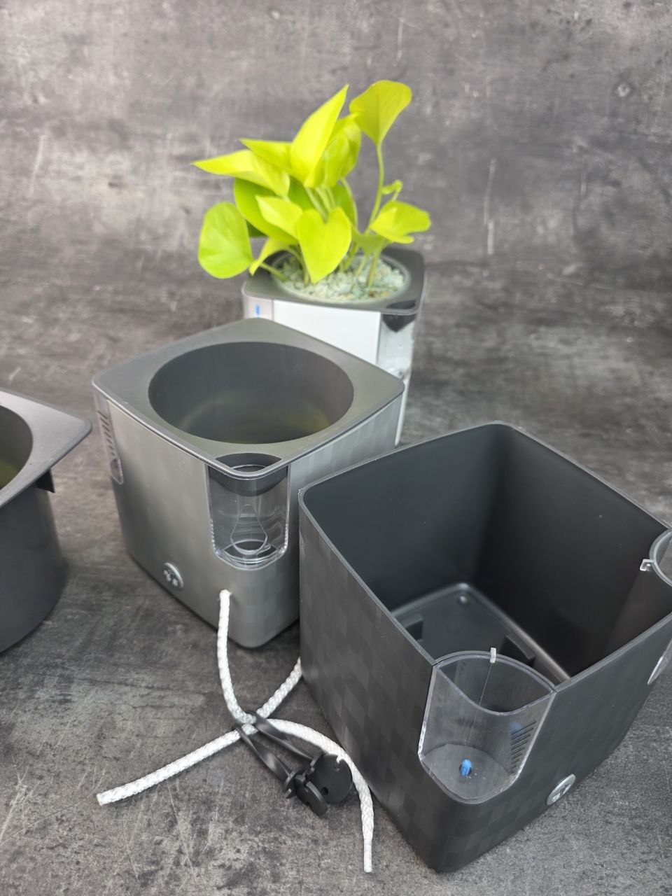 Samozavlažovací čtveratý obal na květináč 12 cm více barev
